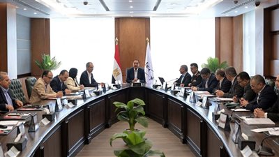 رئيس الوزراء يستعرض الاستعدادات لإطلاق مهمات فضائية جديدة