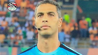 أمين عمر يدير مباراة الأهلي والمصري.. والغازي حكما للقاء الزمالك وطلائع الجيش