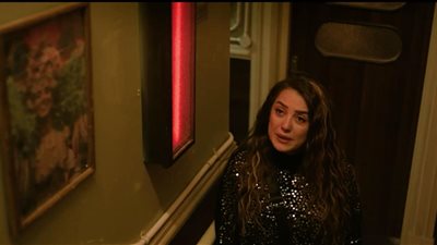 مسلسل إخواتي الحلقة الأخيرة.. كندة علوش تعمل في دار أيتام ونيللي كريم تدمن عمليات التجميل