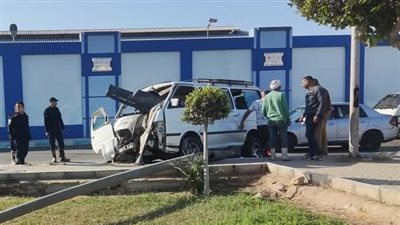 تحسن الحالة الصحية لـ3 طلاب أصيبوا في تصادم ميكروباص بعمود إنارة بالسويس.. والتحفظ على السائق