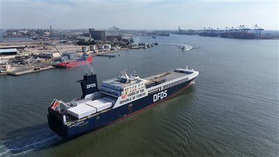 سفينة OLYMPOS SEAWAYS تغادر ميناء دمياط محملة ببضائع إلى أوروبا