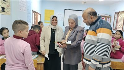 وكيل تعليم القاهرة تتفقد مدارس المرج.. وتوجه برفع الرواكد وعدم ضم الفصول