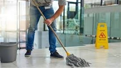 طرده من الصيدلية.. عامل نظافة يطعن صيدليا بمقص في العمرانية