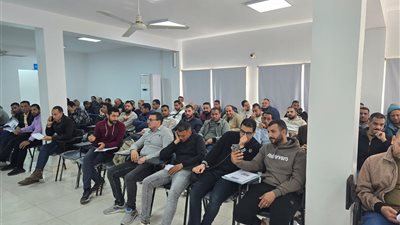 رواتب تصل لـ750 دولارا شهريًا.. العمل تعلن بدء اختبارات المرشحين للعمل في شركة لبنانية| صور 