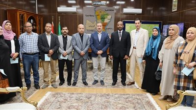 محافظ المنوفية: توزيع إعانات مالية على 1000 أسرة من الأولى بالرعاية