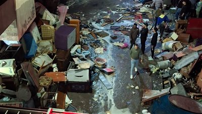 ندب فريق من البحث الجنائي لمعاينة موقع حريق مخزن أخشاب بالإسكندرية | بث مباشر