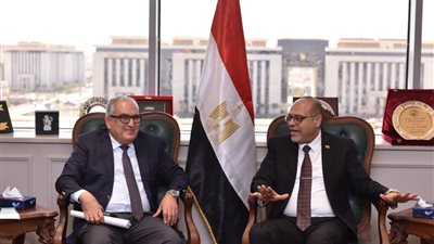 وزير العمل يستعرض آخر مستجدات تنفيذ خطة التأمين الصحي على العمالة غير المنتظمة