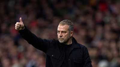 هانز فليك غاضب من موعد مباراة برشلونة وأوساسونا الجديد