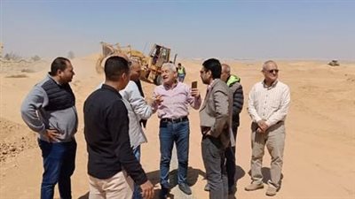 رئيس جهاز مدينة العبور الجديدة يتفقد أعمال ترفيق الأراضي المضافة للمدينة