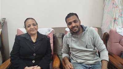 أول تعليق للأم المثالية بقنا: ربيت ولادي بمرتب 1000 جنيه.. وتعبت لحد ما طلعتهم دكاترة