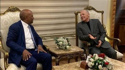 رئيس الاتحاد الإفريقي يهنئ أبو ريدة على احتفاظه بعضوية مجلس فيفا للمرة الخامسة