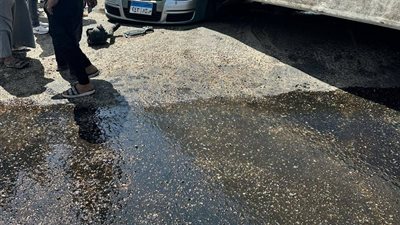 الأرض بقت كلها غاز.. حادث تصادم على طريق السويس اتجاه القاهرة الجديدة | صور