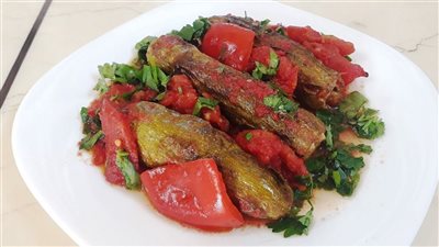 طريقة عمل شيخ المحشي بالبندورة.. كوسا غرقانة في الصوص الأحمر