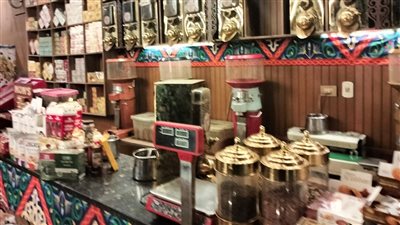 ضبط مواد وسلع غذائية منتهية الصلاحية خلال حملات تموينية بالبحيرة