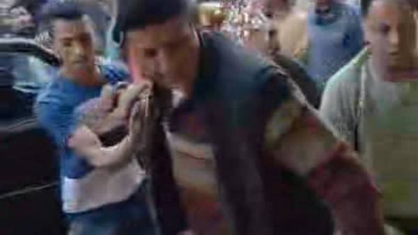 التعدي على ضابط شرطة