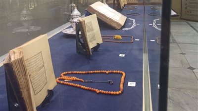 متحف قصر المنيل يفتتح معرضا أثريا للمصاحف النادرة المكتوبة بخط اليد | صور 