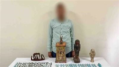 آثار فرعونية ورومانية.. ضبط مندوب مبيعات بحوزته 392 قطعة أثرية بأسيوط
