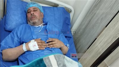 كسرله ذراعه.. ضحية اعتداء رئيس مجلس مدينة كرداسة يجري عملية جراحية 