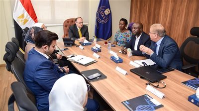 رئيس هيئة الدواء يبحث عقد شراكات مع مدينة اللقاحات لطرح الأدوية المصرية بأوغندا 