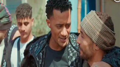 محمد رمضان يهدي عمال العاصمة الإدارية 560 ألف جنيه.. ويمنح بائعا 100 ألف