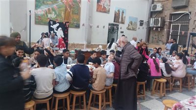 مدرسة الفرنسيسكان بالأقصر تنظم إفطارا جماعيًا للمدرسين والطلبة وأولياء الأمور | صور