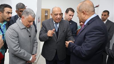 وزير الكهرباء يفتتح 3 مراكز لتحسين جودة الخدمات المقدمة للمواطنين بالإسماعيلية