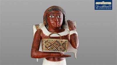 المتحف المصري بالتحرير يعرض تمثال خادم من الخشب يعود إلى الدولة القديمة | صور 
