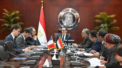 وزير الاستثمار يبحث مع سفير فرنسا بالقاهرة سبل تعزيز العلاقات الاقتصادية المشتركة