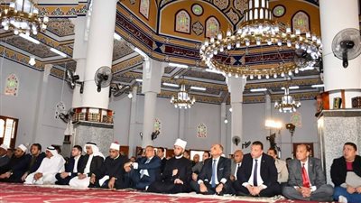 احتفالا بعيدها القومي.. وزير الأوقاف ومحافظ جنوب سيناء يؤديان صلاة الجمعة بمسجد الصديق بنويبع