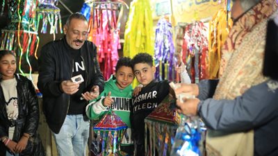 عم أمير صاحب أقدم محل لبيع الزينة ببولاق الدكرور: بقالي 25 سنة في مجال زينة رمضان