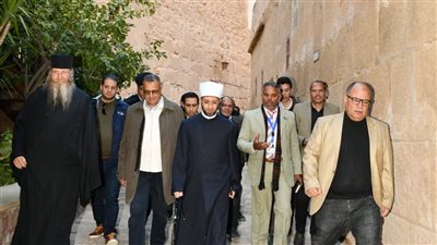 وزير الأوقاف يزور دير سانت كاترين وأرض التجلي الأعظم ويؤدي الصلاة في مسجد الوادي المقدس