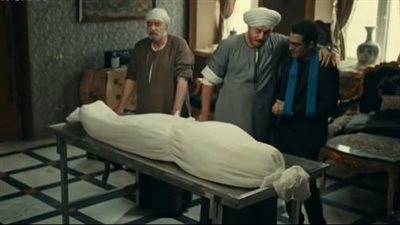 مسلسل حكيم باشا الحلقة 21.. مصطفى شعبان يغسّل عمه ويطالب ابنه بمسامحته