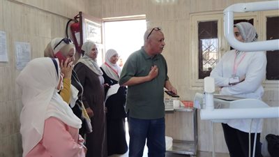 إحالة للتحقيق ومكافأة.. جولة مفاجئة لوكيل صحة الفيوم على الوحدات الصحية 