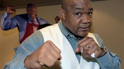 وفاة جورج فورمان أسطورة الملاكمة عن عمر 76 عاما