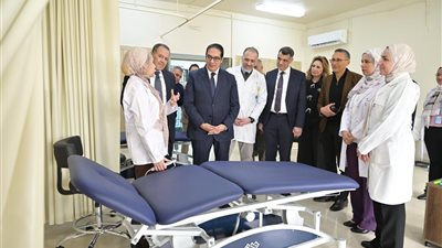 رئيس جامعة القاهرة يفتتح العيادات الإضافية لجراحة الأورام وعلاج الألم بمستشفى الثدي بالتجمع | صور 