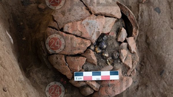 الآنية الفخارية المُكتشفة