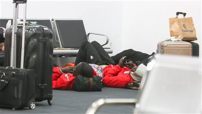 احتجاز منتخب جنوب السودان في مطار بنغازي لمدة 3 ساعات| صور