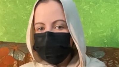 20 شخصًا يعتدون على فتاة بالطالبية.. والضحية: ضربوني أنا ووالدي وكسروا علينا باب العمارة| بث مباشر