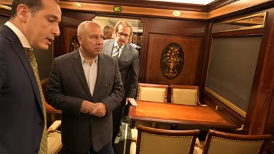 كامل الوزير يشهد أول إنتاج لمصنع كولواي الإسبانية لإنتاج المكونات الداخلية لعربات القطارات