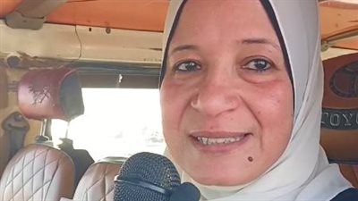 قصة كفاح أم آلاء سائقة ميكروباص بالسويس: بشقى علشان أكفي بيتي وبناتي بالحلال| بث مباشر
