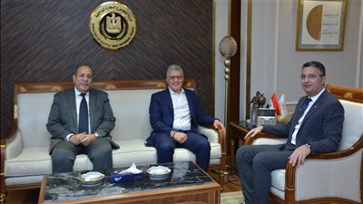 وزير التموين يصدر قرارًا بتعيين أيمن إسماعيل رئيسًا لمجلس إدارة الشركة القابضة للصناعات الغذائية