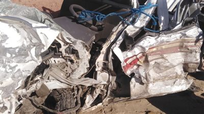 مصرع شخص وإصابة 6 آخرين في تصادم ميكروباص وسيارة نقل بأسوان