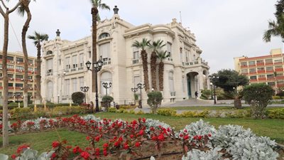 عضوا هيئة تدريس بجامعة عين شمس يحصدان أوسكار العلوم في الفيزياء