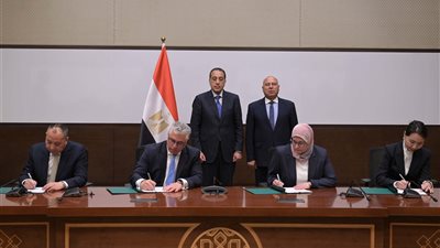  باستثمارات 1.65 مليار دولار.. رئيس الوزراء يشهد توقيع عقد إنشاء مجمع شين فينج