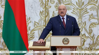 ألكسندر لوكاشينكو يؤدي اليمين الدستورية رئيسًا لبيلاروسيا 