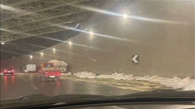 انقلاب حمولة سيارة محملة بالرمال بنفق الواحات بأكتوبر