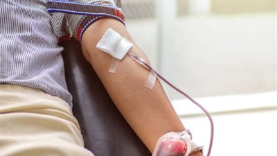 أسرة فلسطيني يُعالج بالقاهرة تستغيث: مصاب بنوع شرس من السرطان.. ويحتاج للتبرع بالدم 