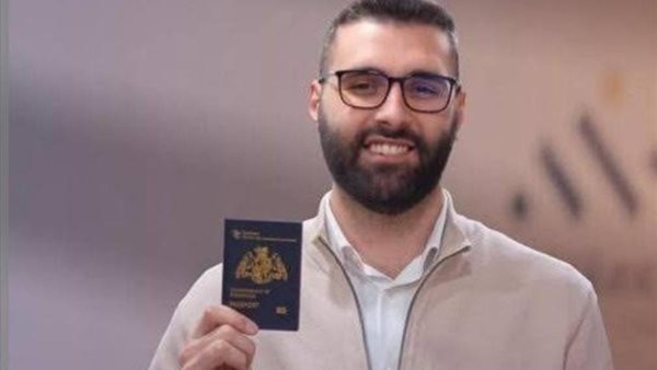 معتز عزايزة 