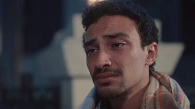 أحمد غزي يعيد مشهد محمود المليجي وأحمد زكي الشهير «وعايزني أكسبها» في مسلسل قهوة المحطة