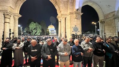 100 ألف مصلٍ يؤدون صلاتي العشاء والتراويح بالمسجد الأقصى اليوم
